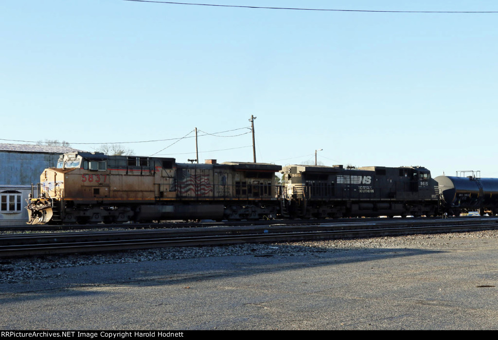 UP 5837 & NS 9615 lead train P80 into the yard